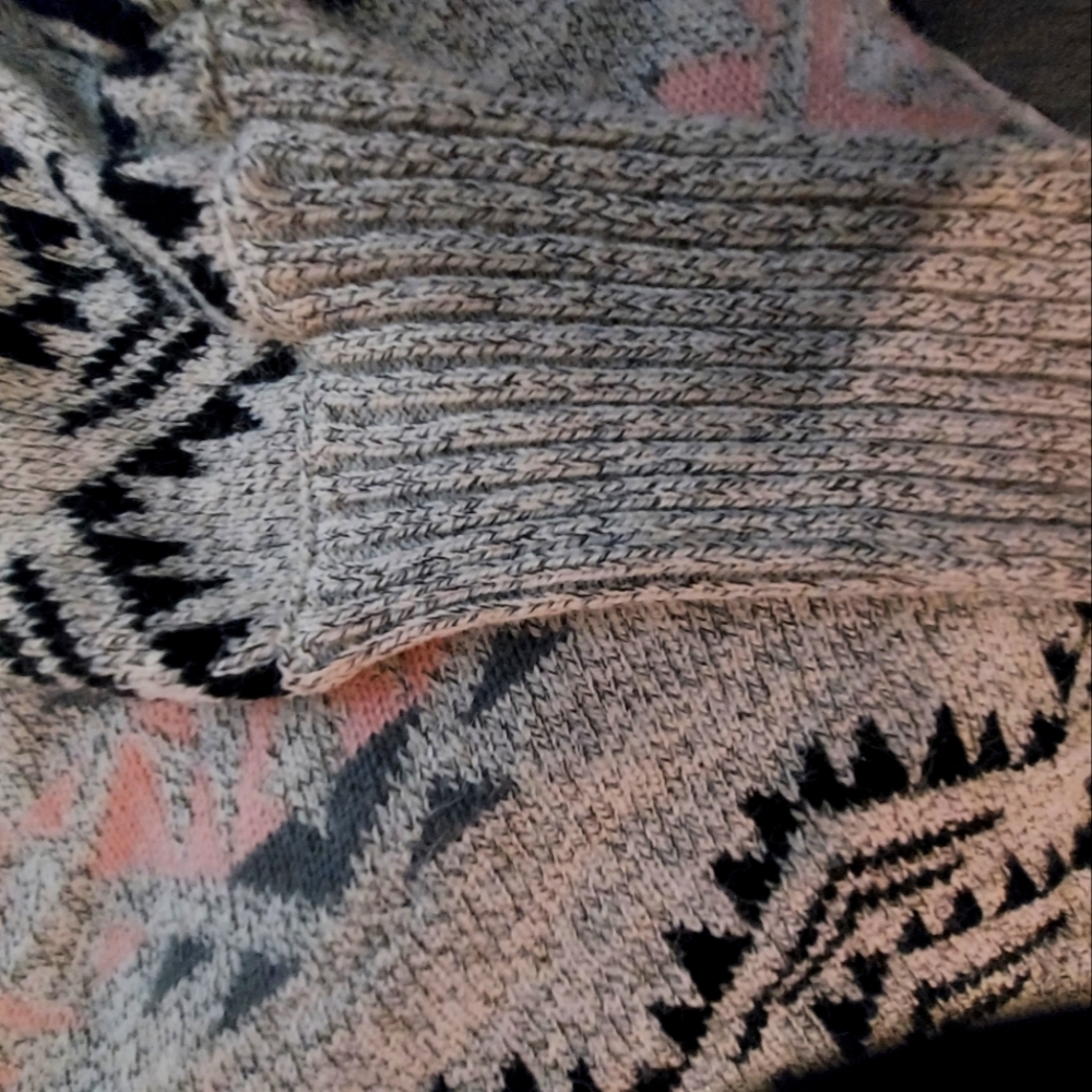 Free Scarf with Aztec Cardigan. XL/XXL. Gray, Black, Pink print. Plus size. - Picture 5 of 6